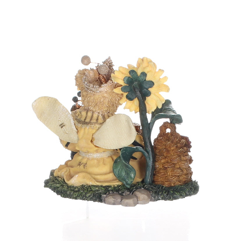 The Bearstone Collection 01999-71 Vectoria Regina Buzzbruin So Many Flowers So Little Time Spring Figurine 1999 Box Back Right View