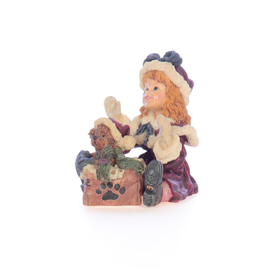 Boyds_Bears_Dollstone_Resin_Figurine_Kimberly_with_Klaus_Special_Delivery_3547_02