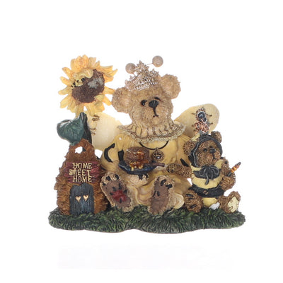 The Bearstone Collection 01999-71 Vectoria Regina Buzzbruin So Many Flowers So Little Time Spring Figurine 1999 Box Front View