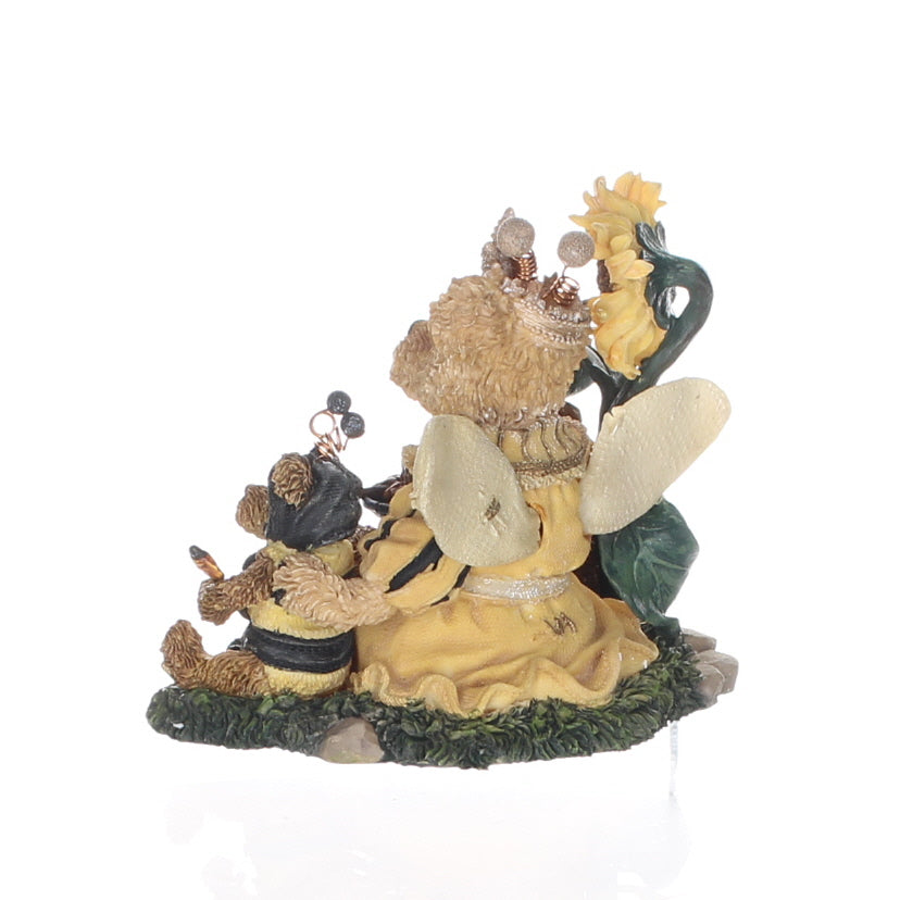 The Bearstone Collection 01999-71 Vectoria Regina Buzzbruin So Many Flowers So Little Time Spring Figurine 1999 Box Back Left View