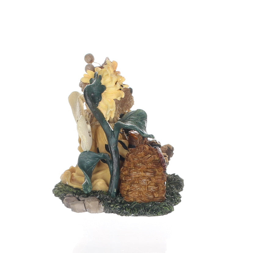 The Bearstone Collection 01999-71 Vectoria Regina Buzzbruin So Many Flowers So Little Time Spring Figurine 1999 Box Right View