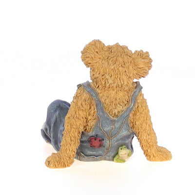 The_Bearstone_Collection_2277925_Opie_Hucklebeary_Simple_Livin_July_4th_Figurine_2000Front View