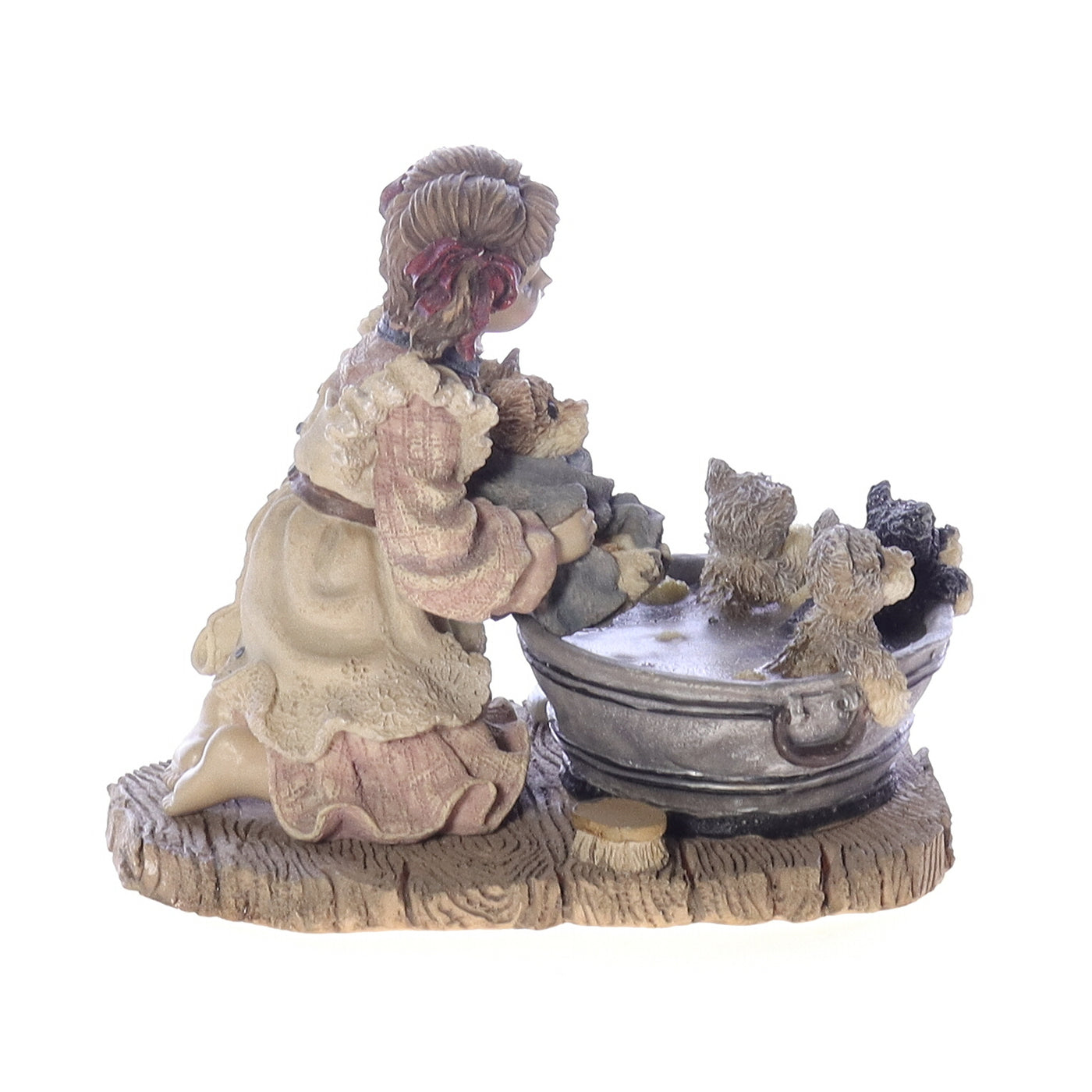 The_Dollstone_Collection_3521_Wendy_with_Bronte_Keats_Tennyson_and_Poe_Wash_Day_Cat_Figurine_1997 Front View