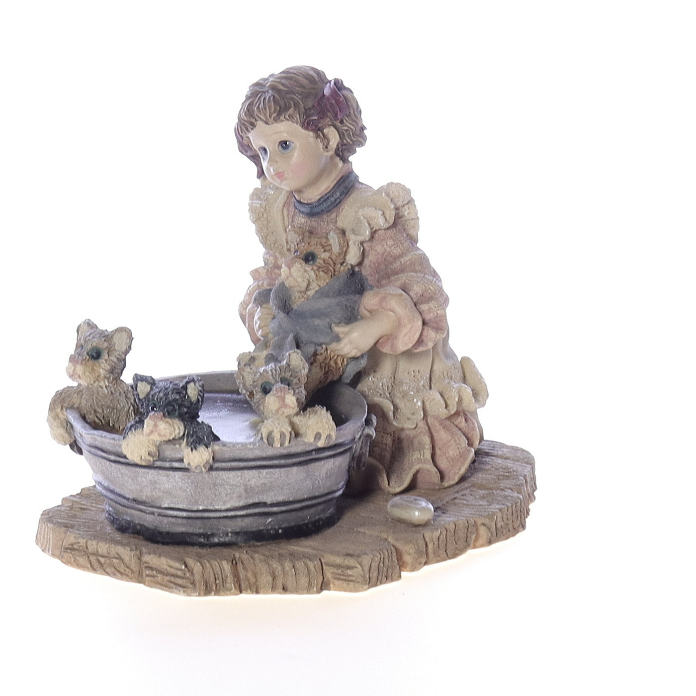 The_Dollstone_Collection_3521_Wendy_with_Bronte_Keats_Tennyson_and_Poe_Wash_Day_Cat_Figurine_1997 Back Left View