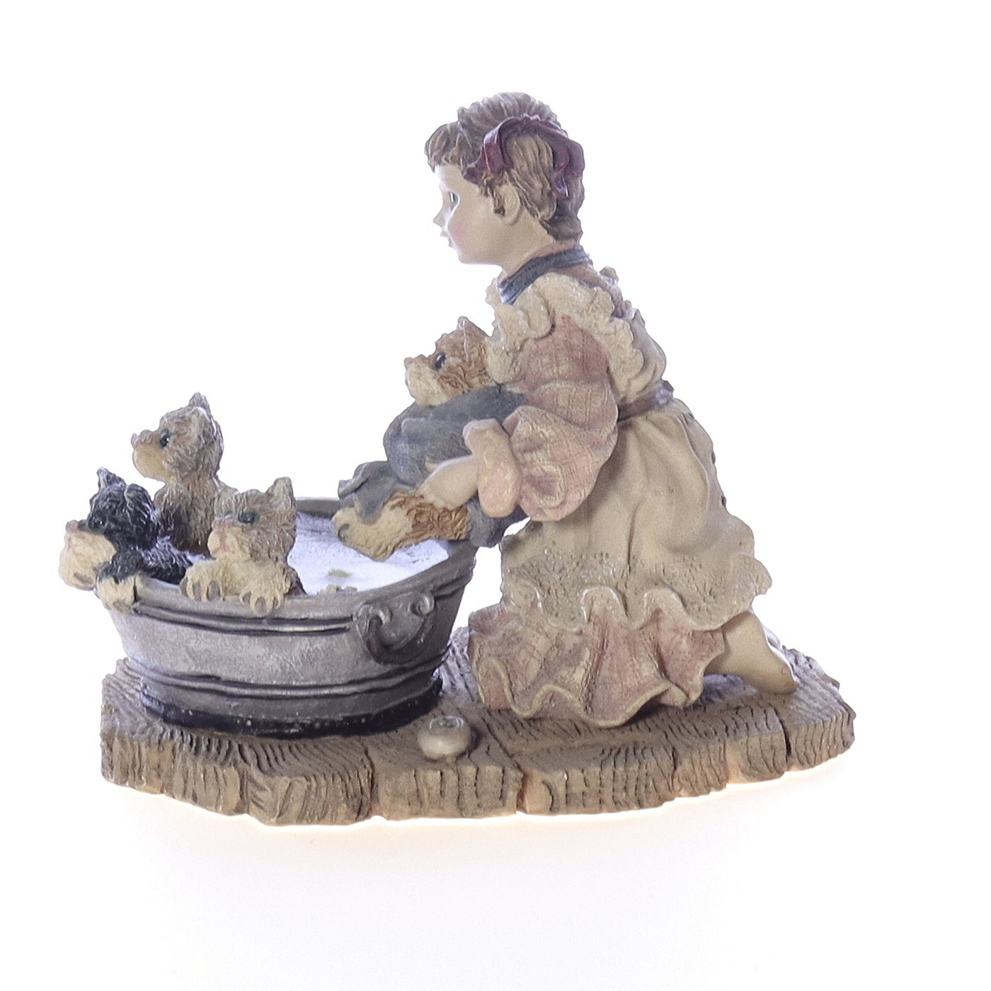 The_Dollstone_Collection_3521_Wendy_with_Bronte_Keats_Tennyson_and_Poe_Wash_Day_Cat_Figurine_1997 Back View