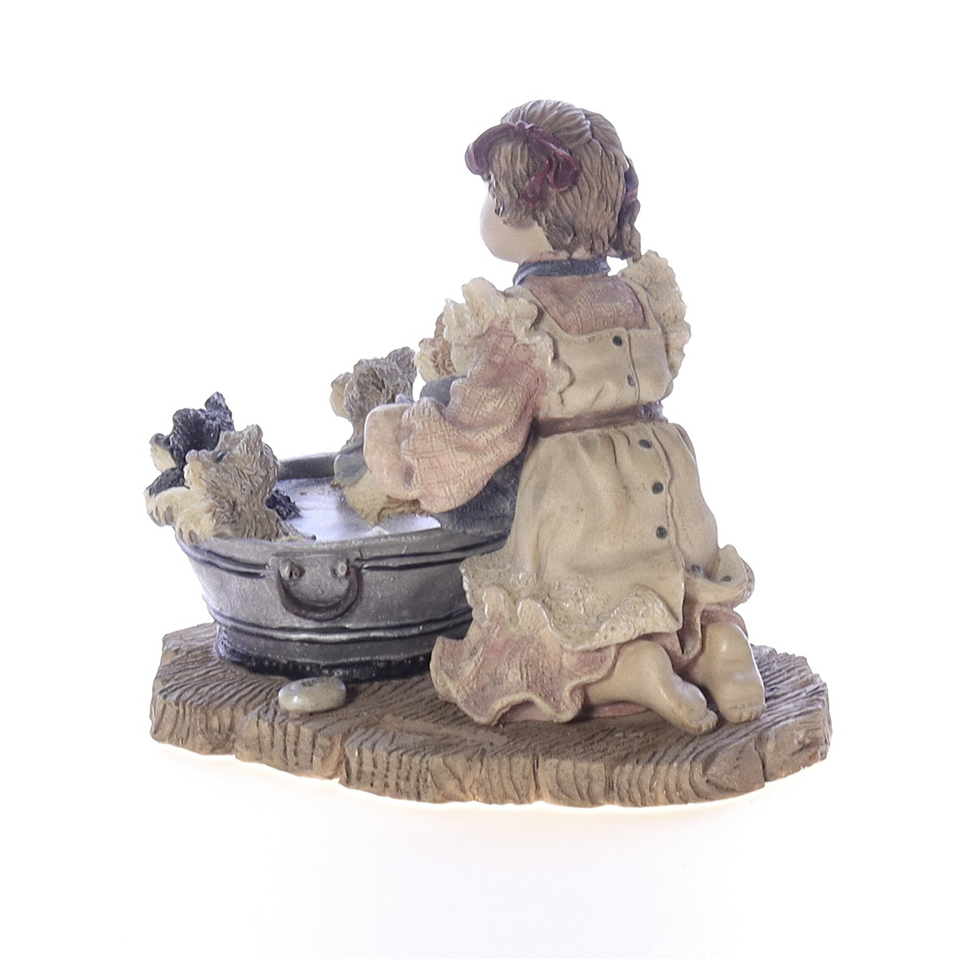 The_Dollstone_Collection_3521_Wendy_with_Bronte_Keats_Tennyson_and_Poe_Wash_Day_Cat_Figurine_1997 Back Right View