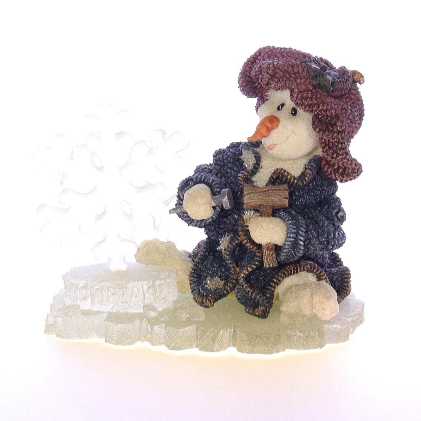 The_Wee_Folkstone_Collection_36504_Flakey_Ice_Sculptor_Christmas_Figurine_1998 Front View